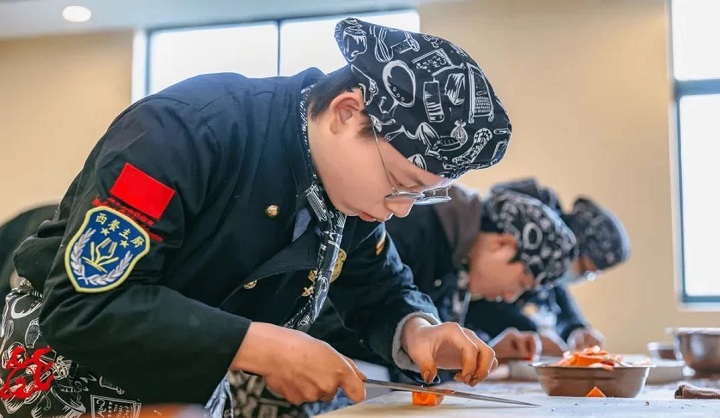 初高中生上职校学技术
